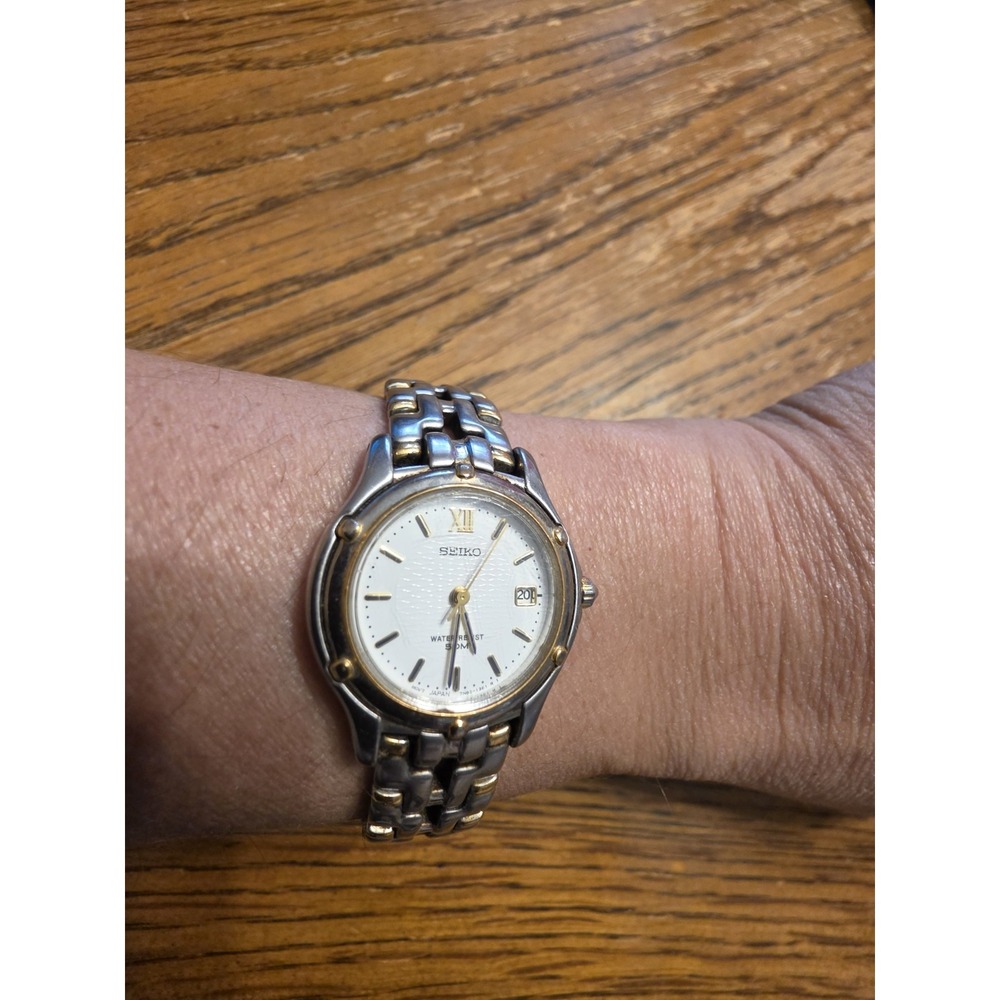 Vintage 1995 SEIKO "Sports 50" 5 Bar Women's 27mm Quartz Watch Date Gold Steel
